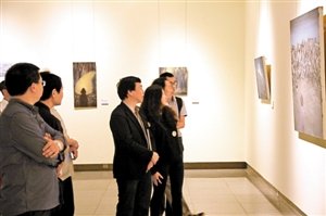 六位本土艺术家 用风景油画展时光痕迹