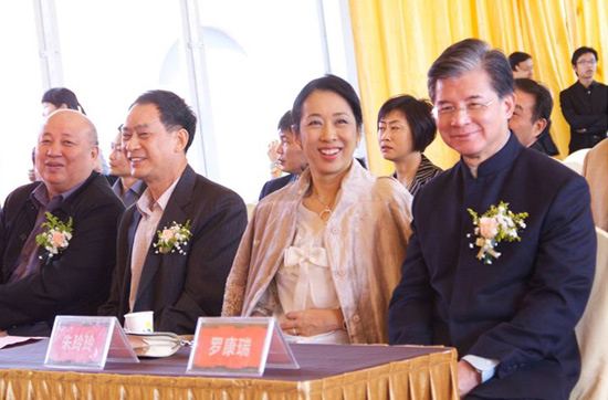 罗康瑞与夫人朱玲玲出席活动