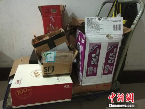 双11“买买买”产生天量快递垃圾：胶带绕赤道425圈