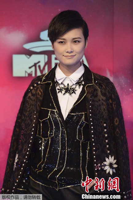 EMA音乐奖揭晓 李宇春获 全球最佳艺人 _财经_