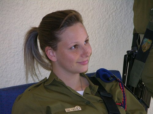 以色列军花的生活 组图_新闻滚动