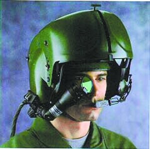 英军研制死亡头盔 飞行员可声控发射导弹