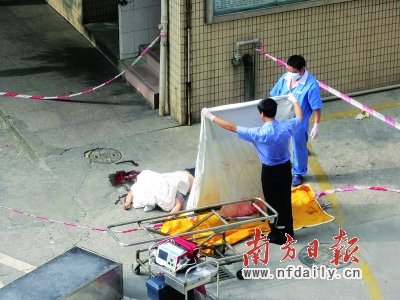 南海一女病人医院跳楼身亡