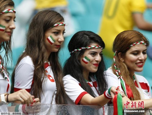 伊朗女球迷靓丽妖娆 不输欧美列强
