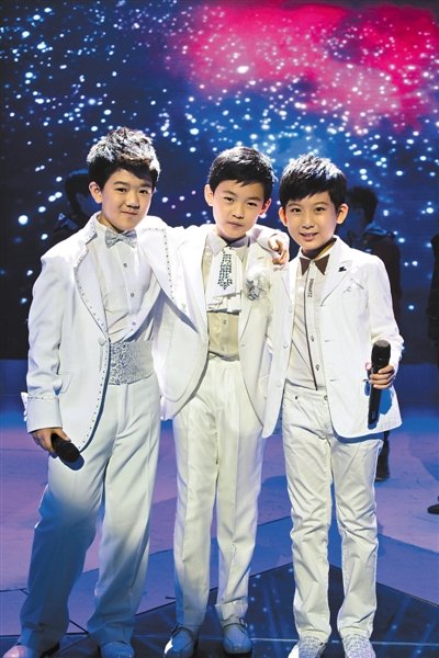 深圳童星柳博登上央视舞台 为国际新春儿童音