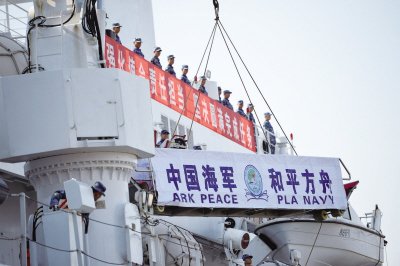 中国海军到达菲律宾灾区