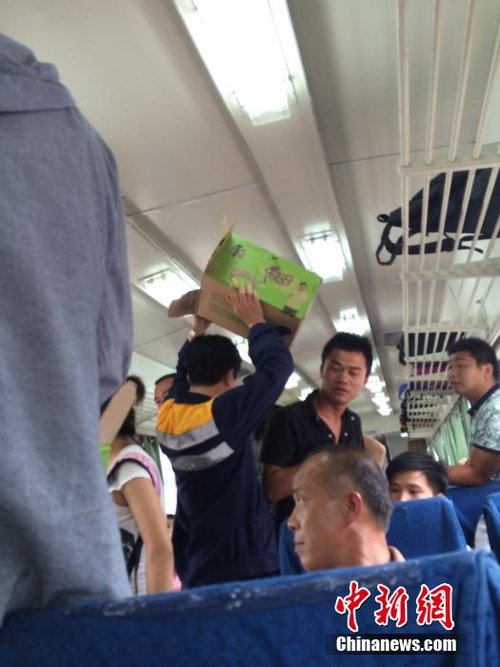 山体塌方致T171次列车脱轨5人受伤