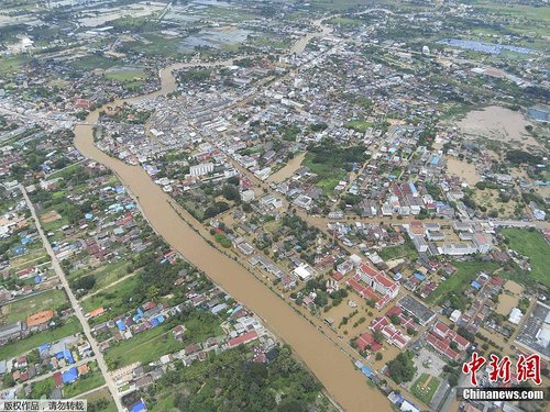 泰国北部暴雨天气引发洪水