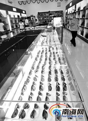 三亚免税商场被曝卖假货 中免集团声称与己无