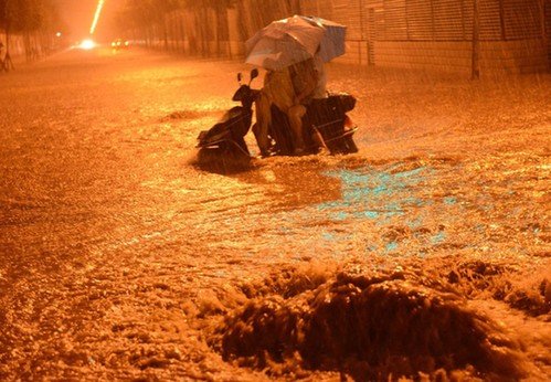 山西暴雨已致7人死亡 太原市区积水严重(组图