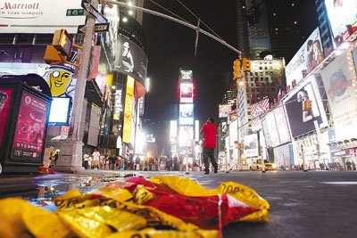 纽约时报广场大量有毒双氧水洒地面引发恐慌 