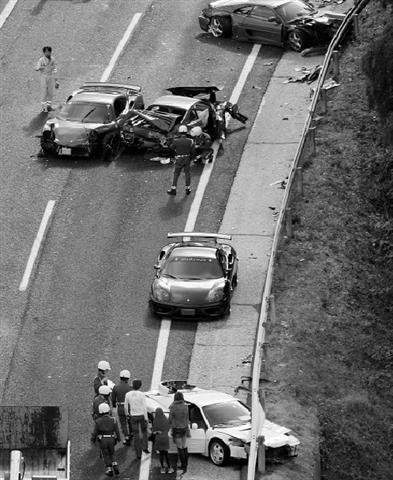 8辆法拉利3辆奔驰1辆兰博基尼 日发生世界上最