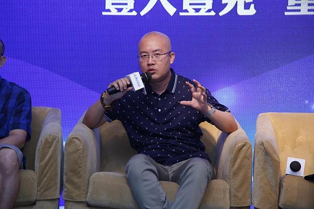 何伊凡:贾康千万不要签约当网红 要签就签给我