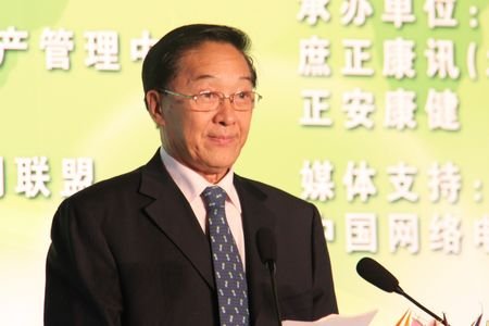 图文:中国保健品协会理事长张凤楼