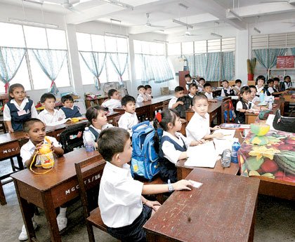 大马华小生源跌破60万 受华裔人口出生率降低