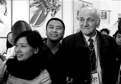 “欧洲日”大巡游 :中国游客与欧洲亲密接触