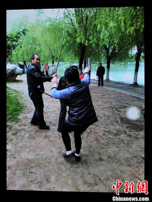 合肥城管误将散步市民当传销人员棍棒殴打