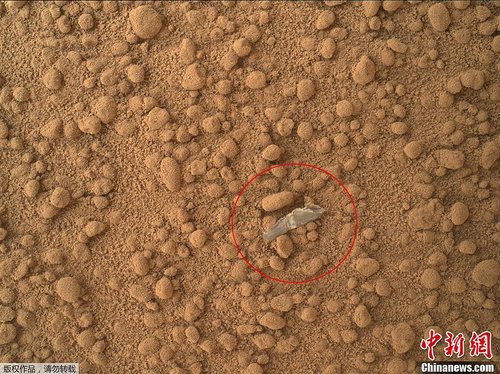 "好奇号"拍到火星表面飞船碎片