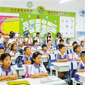 内蒙古教师来深观摩教学