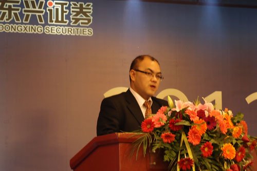 图文:东兴证券副总经理银国宏发表演讲