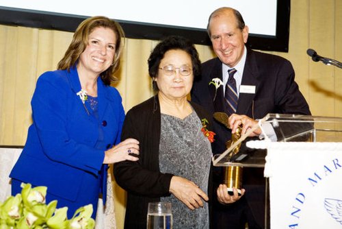 我国药学家屠呦呦获国际医学大奖 本人仍非院士