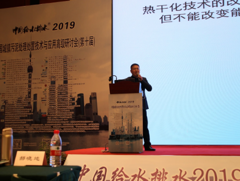 变泥为“煤” 张晓春教授的“污泥无热干化技术”震惊业界