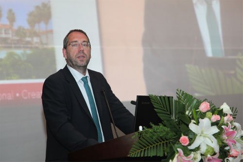 图文:德蒙福特大学可持续发展中心主任保罗