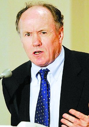 1000名经济学家_...卫视吴小莉对话经济学家陈志武(2)