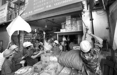 隔断消防安全隐患 上海最大干货市场关闭[图]