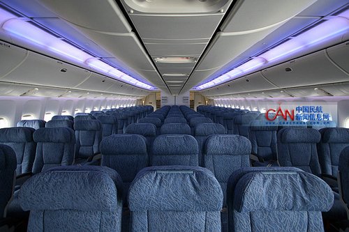 国航引进大陆第一架波音777-300er飞机