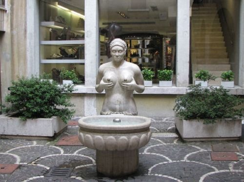 尴尬的街头<em>艺术</em>:<em>欧洲人体</em>喷泉_财经_腾讯网