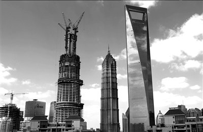 上海中心大厦已逼近400米