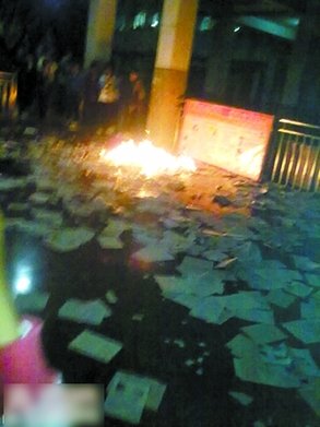 湖北京山一中焚书事件 校长被停职立案调查