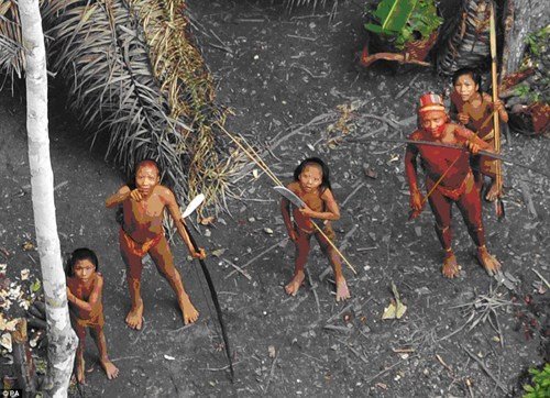 南美亚马逊丛林失落的部落 长发红脸手持弓箭