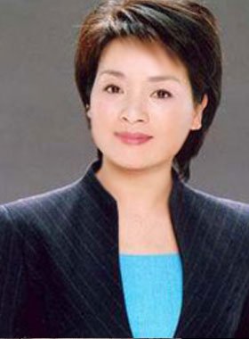 李红1999年到2001年在吉林市电视台主持晚新闻