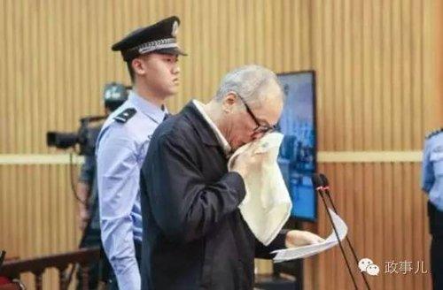 朱明国年轻时“家庭经济状况不好”,而其落马后,他在老家的豪宅备受媒体关注。