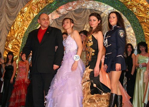 乌克兰美女美 女兵更美(组图)