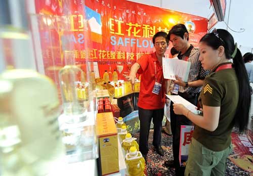 新疆红花籽油亮相乌洽会