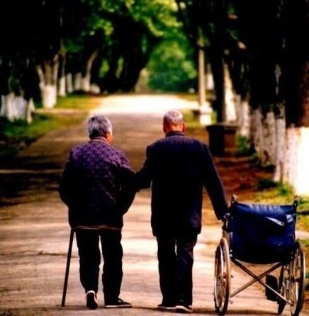 中国跑步进入老龄化社会:最悲哀人活着 钱没了