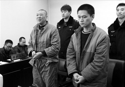 收钱带烟机场保洁员成走私贩