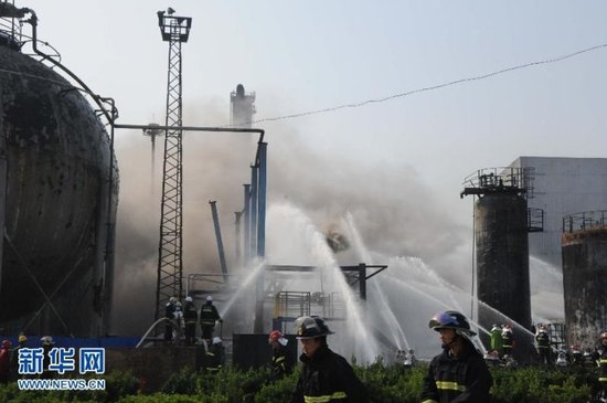大连消防队的无奈:一个附带爆炸属性的石化厂