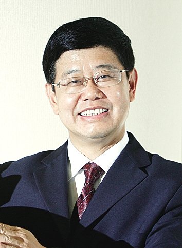 新兴际华集团有限公司董事长党委书记刘明忠