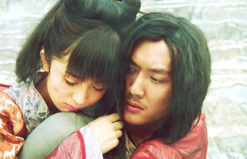 杨幂罕见儿时照曝光 图揭其20年演艺生涯