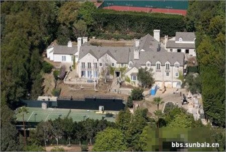 别墅坐落在贝弗利山庄