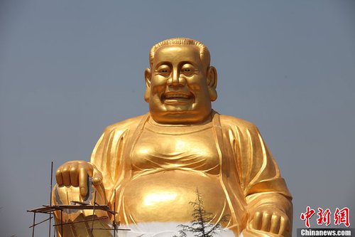 洛阳偃师现大背头弥勒佛引热议