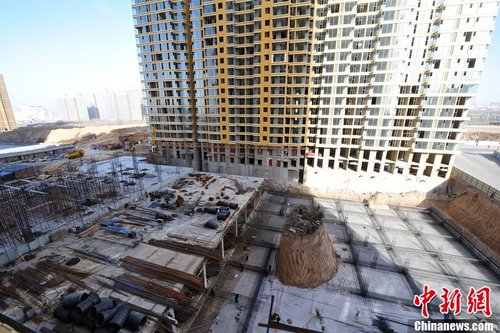 太原一在建小区现“钉子坟”图片