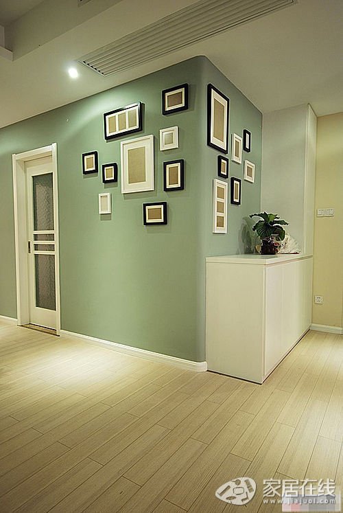 现代温馨格调家居 淡绿色墙壁清新宜人[组图]