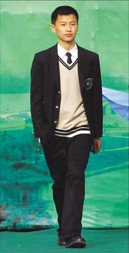 南京江宁中小学生统一穿新校服 最贵1套300