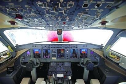 国产喷气客机昨在上海下线