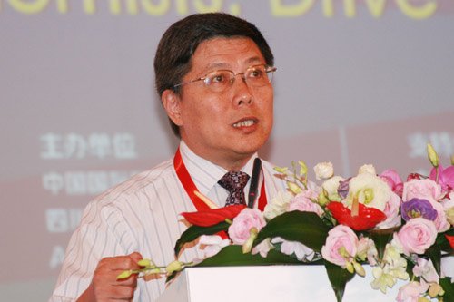 图文:央行研究生部部务委员会副主席汤敏